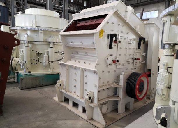What are the methods of adjusting the output particle size of the impact crusher?