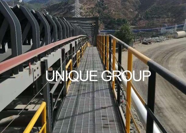 What is a long distance belt conveyor?